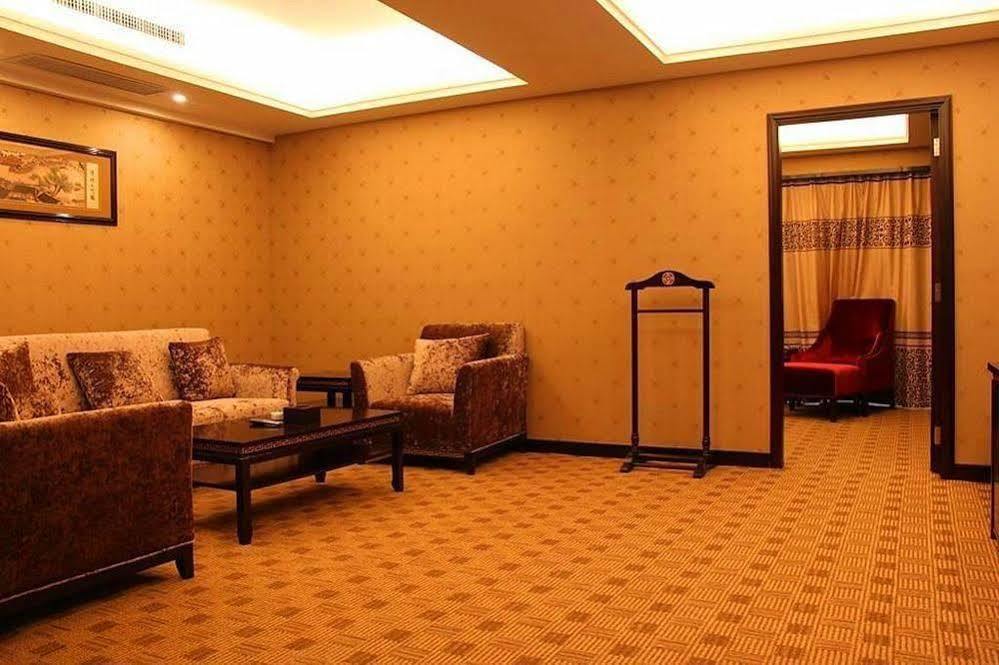 New Beacon Runfeng International Hotel Wuhan Exterior photo